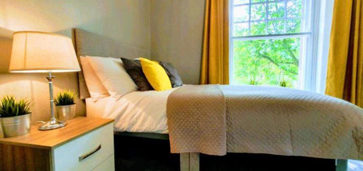 Darwin Stays - Service Accommodation In Newcastle Under Lyme City Centre Exterior photo
