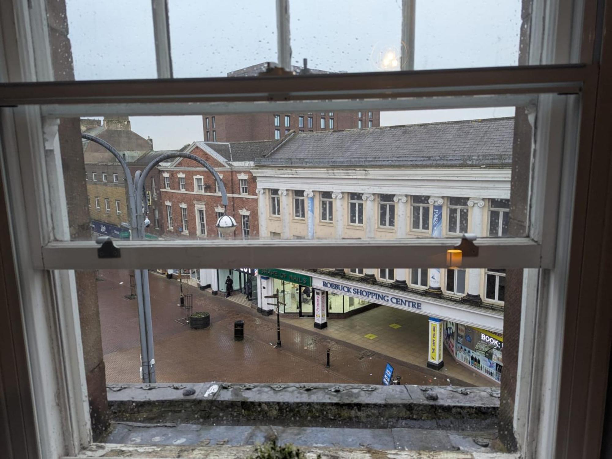 Darwin Stays - Service Accommodation In Newcastle Under Lyme City Centre Exterior photo